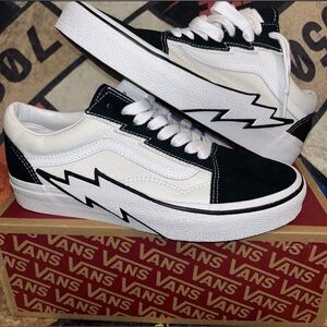 Size 8 - VANS Old Skool Bolt - Black